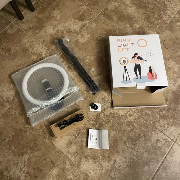 New in box 12” Ring light set with 62” tripod stand - Picture 11 of 13